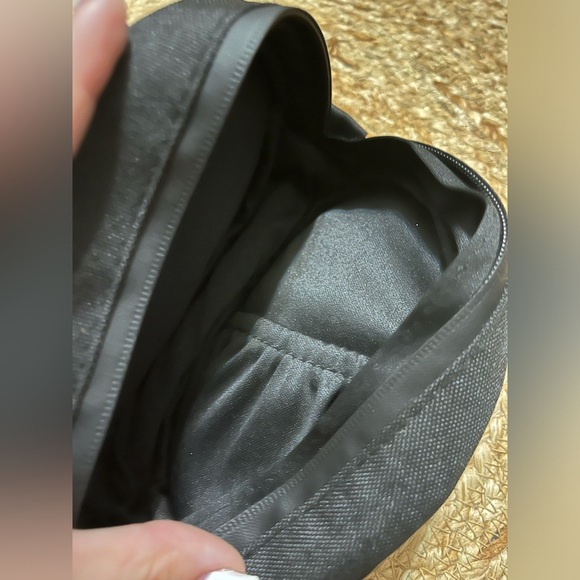 Empty brand new Beats Solo case - Picture 2 of 3